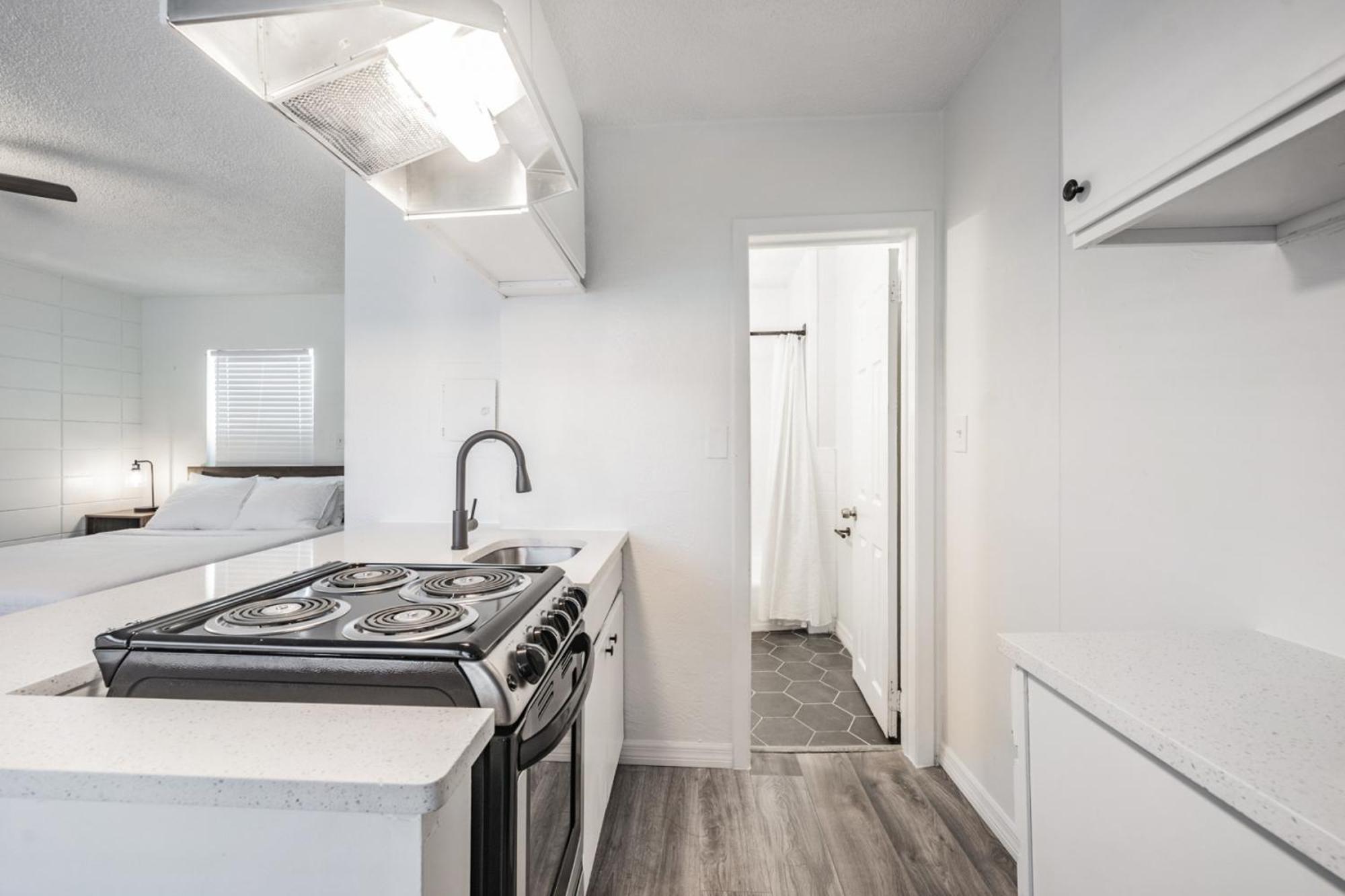 Spacious Studio Apartment Near Nightlife & Dining! เซนต์ปีเตอร์สเบิร์ก ภายนอก รูปภาพ